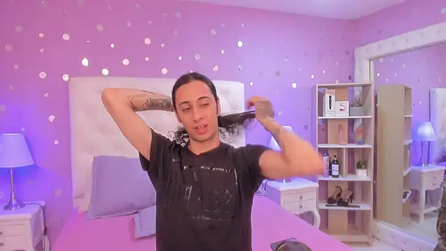 Snapshot of Goldentemptation_ chatting on March 1, 1:44 pm Goldentemptation online show from March 1, 1:44 pm