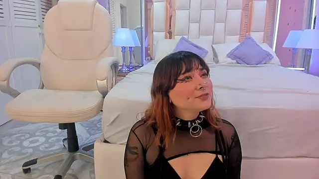 Goldentemptation  online show from June 4, 7:29 pm
