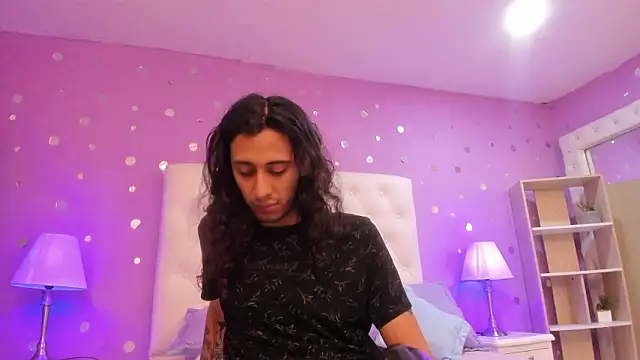 Snapshot of Goldentemptation_ chatting on February 17, 8:06 pm Goldentemptation online show from February 17, 8:06 pm