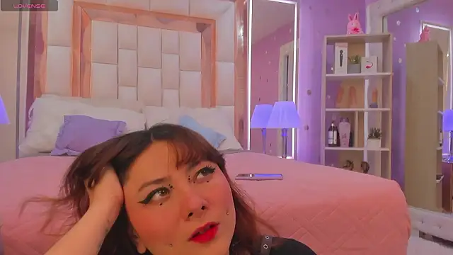 Goldentemptation  online show from March 21, 7:40 pm