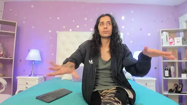 Goldentemptation  online show from March 11, 8:03 pm