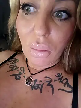 MiaMooly online show from November 14, 4:32 pm