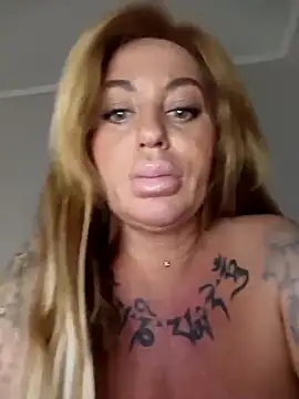 MiaMooly online show from April 17, 5:27 pm