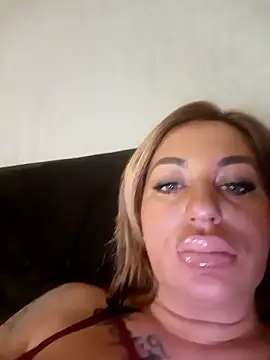 MiaMooly online show from January 18, 9:29 pm