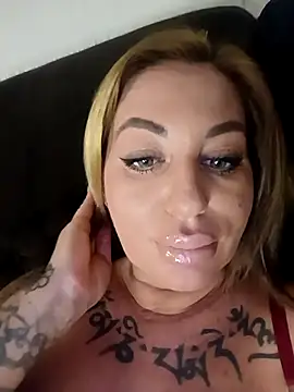 MiaMooly online show from February 6, 6:04 pm