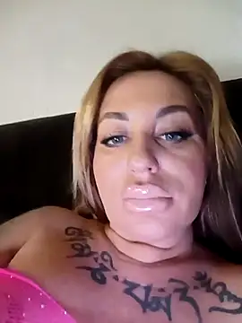 MiaMooly online show from February 8, 7:11 pm