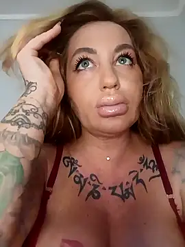 MiaMooly online show from March 30, 2:07 pm