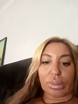 MiaMooly online show from September 26, 3:41 pm