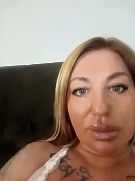 MiaMooly online show from December 18, 5:28 pm