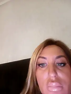 MiaMooly online show from December 14, 3:50 pm