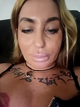 MiaMooly online show from November 8, 5:27 pm