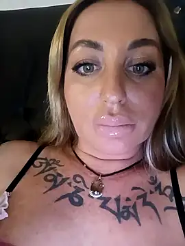 MiaMooly online show from November 16, 5:28 pm