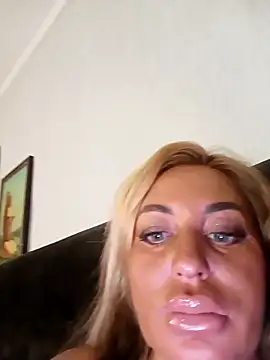 MiaMooly online show from September 18, 4:54 pm