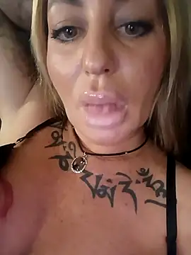 MiaMooly online show from November 6, 4:55 pm