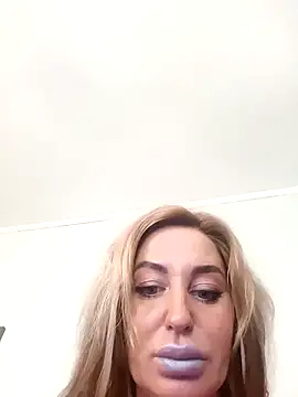 MiaMooly online show from October 31, 10:34 am