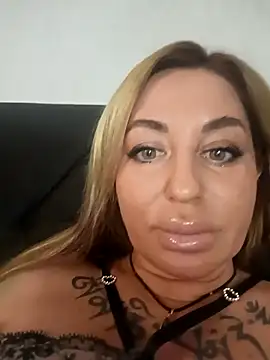 MiaMooly online show from December 3, 4:28 pm