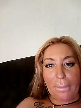 MiaMooly online show from October 15, 12:02 pm