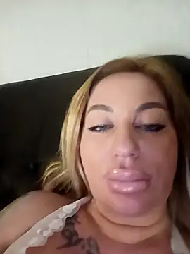 MiaMooly online show from February 12, 7:13 pm