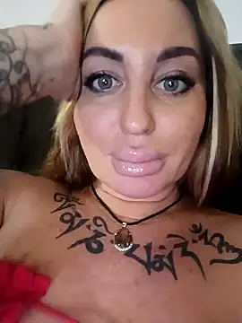 MiaMooly online show from November 15, 4:11 pm