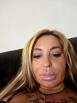 MiaMooly online show from October 1, 4:33 pm