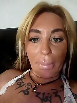 MiaMooly online show from October 9, 8:04 am