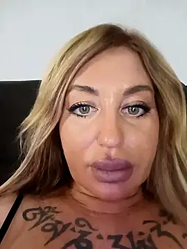 MiaMooly online show from December 19, 4:20 pm