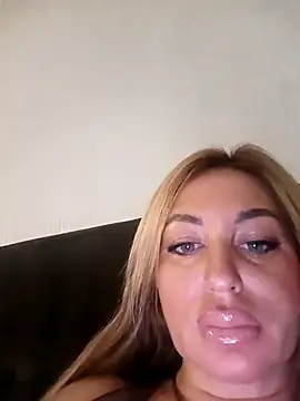 MiaMooly online show from November 23, 4:50 pm