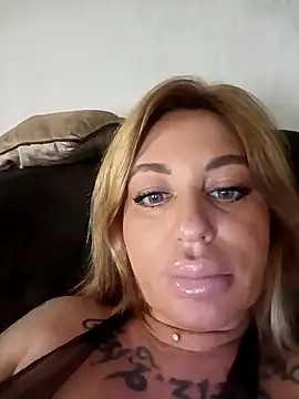 MiaMooly online show from April 2, 5:19 pm