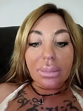 MiaMooly online show from December 13, 8:04 pm