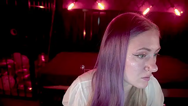 DramaQuenns online show from March 5, 6:54 am