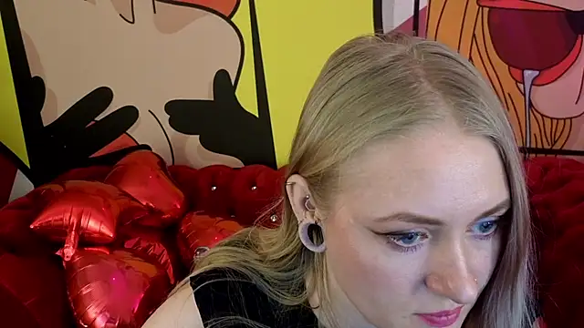 Snapshot of DramaQuenns chatting on February 12, 6:57 am DramaQuenns online show from February 12, 6:57 am