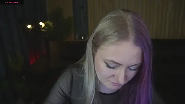 Snapshot of DramaQuenns chatting on February 27, 6:57 am DramaQuenns online show from February 27, 6:57 am