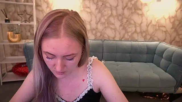 DramaQuenns online show from April 19, 5:52 am