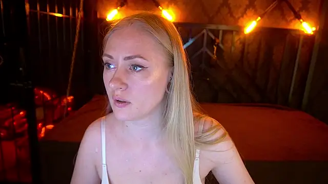 DramaQuenns online show from March 29, 6:04 am