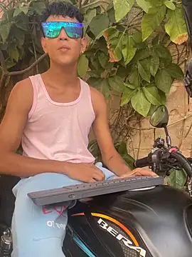 Snapshot of JHON_BIGCOCK23 chatting on February 10, 7:24 pm JHON BIGCOCK23 online show from February 10, 7:24 pm