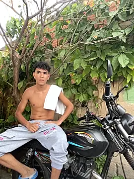 Snapshot of JHON_BIGCOCK23 chatting on February 13, 8:20 pm JHON BIGCOCK23 online show from February 13, 8:20 pm