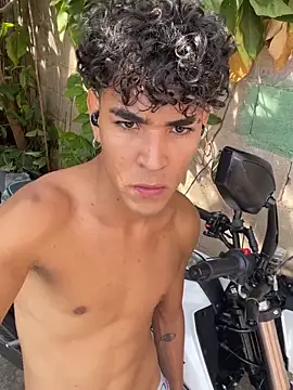 Snapshot of JHON_BIGCOCK23 chatting on March 19, 1:44 pm JHON BIGCOCK23 online show from March 19, 1:44 pm