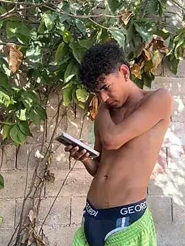 Snapshot of JHON_BIGCOCK23 chatting on April 11, 1:26 pm JHON BIGCOCK23 online show from April 11, 1:26 pm