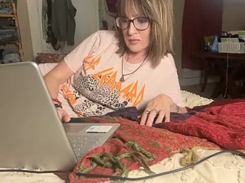 BrookiesLife online show from April 12, 2:37 am