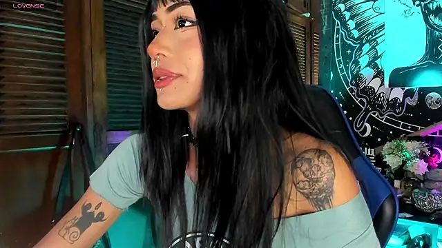 Snapshot of Ivy_Byte chatting on February 20, 11:28 pm Ivy Byte online show from February 20, 11:28 pm