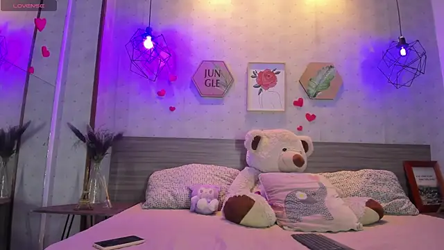 Snapshot of Celeste_wang chatting on February 22, 12:07 pm Celeste wang online show from February 22, 12:07 pm