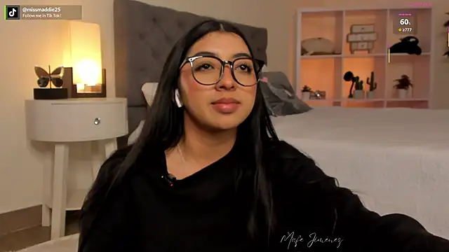 missvancouver online show from April 15, 7:58 pm