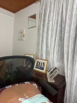 JulietaRiios online show from May 16, 1:15 am