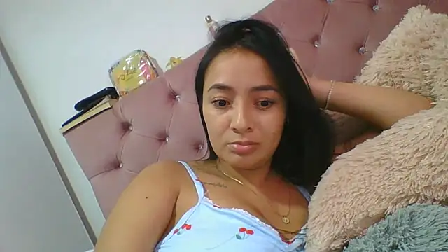 JulietaRiios online show from June 16, 10:10 pm