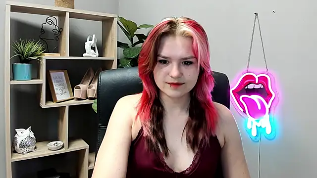 Snapshot of SweetLilyxo chatting on June 15, 6:57 am SweetLilyxo online show from June 15, 6:57 am