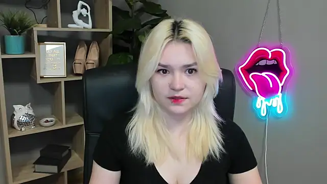 SweetLilyxo online show from March 15, 7:26 am