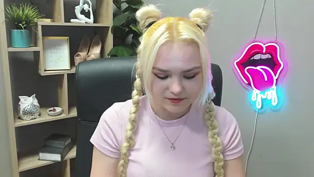 SweetLilyxo online show from March 20, 7:42 am