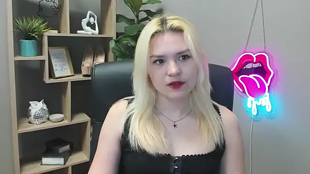 SweetLilyxo online show from April 15, 6:30 am