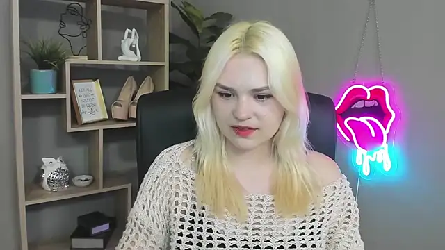 Snapshot of SweetLilyxo chatting on May 3, 6:29 am SweetLilyxo online show from May 3, 6:29 am