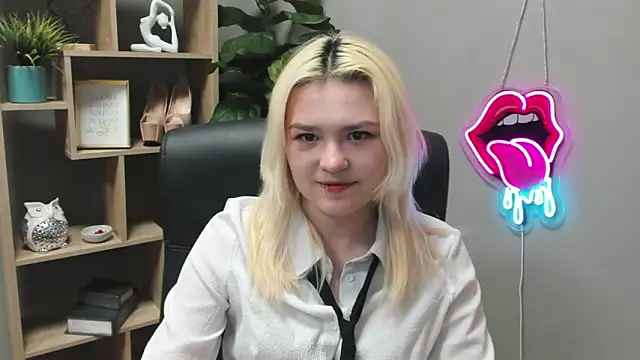 SweetLilyxo online show from March 12, 7:34 am